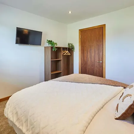 Host & - Dalby * Pickering