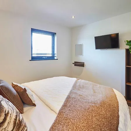 Chalet Host & - Dalby Pickering