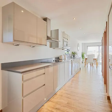 Host & - Dalby * Pickering