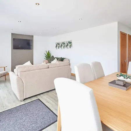 Host & - Dalby * Pickering