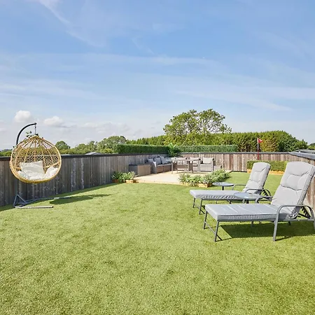 Host & - Dalby Pickering