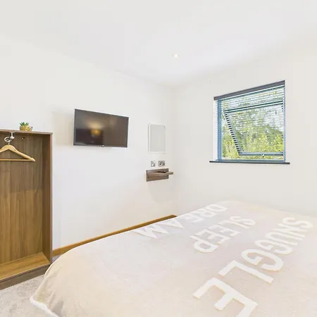 Host & - Dalby Chalet *