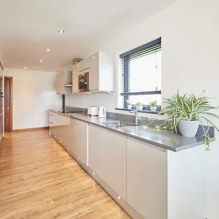 Host & - Dalby Chalet *