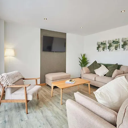 Host & - Dalby Chalet Pickering