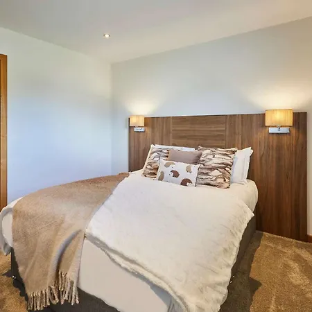 Chalet Host & - Dalby Pickering